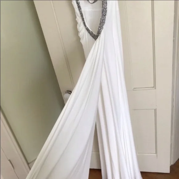 Beyond by Jovani White backless gown - Picture 5 of 9